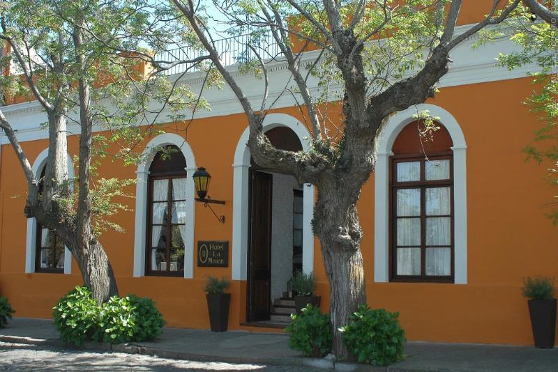 Hotel La Mision Colónia do Sacramento Exterior foto